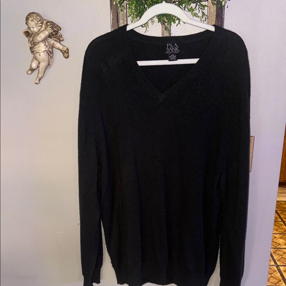 Jos. A. Bank Men's  green V-Neck Sweater
